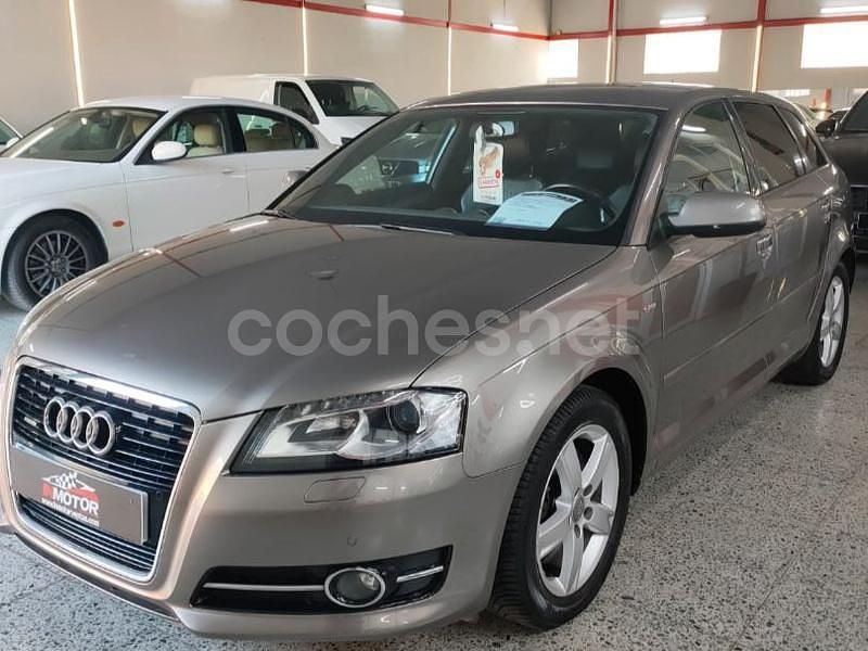 Gris / plata Usado 2011 Audi A3 Ambition Berlina | 10.800 € (Un poco caro) - Imagen 1/4