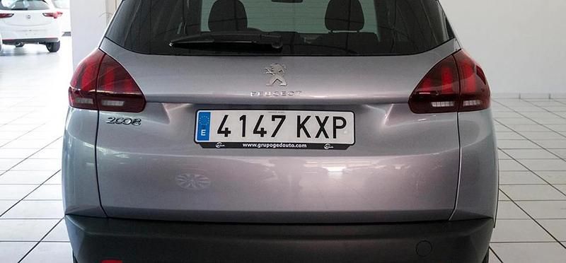 Usado Peugeot 2008 99 CV (72 kW) 2019 Gris artense SUV