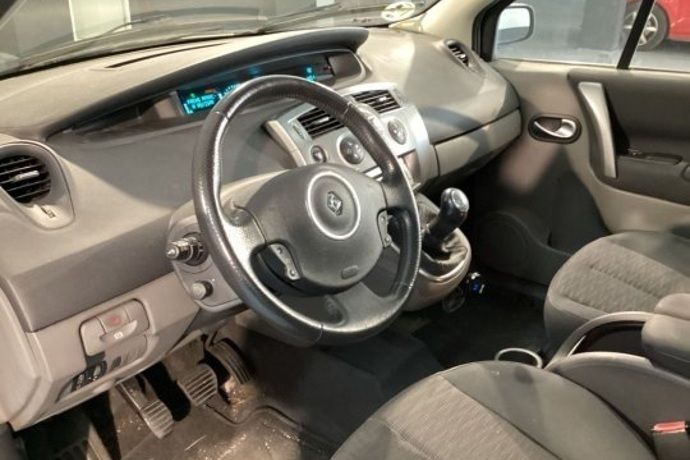 Usado Renault Scénic II Dynamique 85 CV (62 kW) 2008 Monovolumen