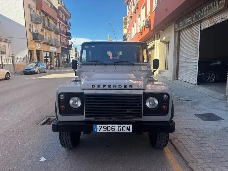 Usado Land Rover Defender 122 CV (89 kW) 2008 Gris / plata Familiar