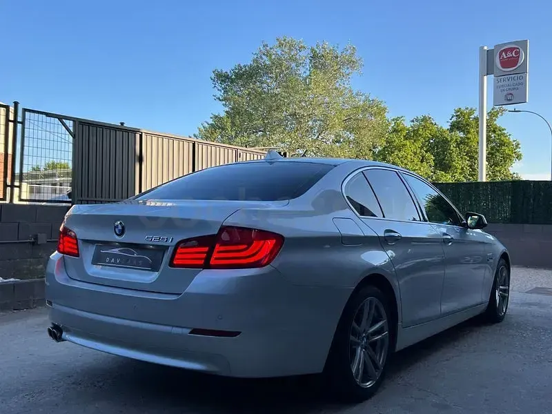 Usado BMW 528 Comfort Edition 245 CV (180 kW) 2013 Gris / plata Berlina