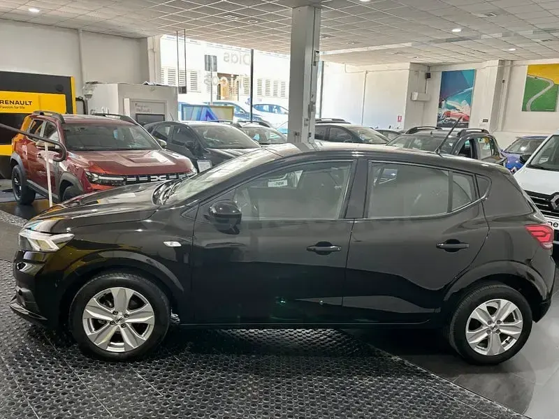 Usado Dacia Sandero Expression 101 CV (74 kW) 2023 Negro Berlina