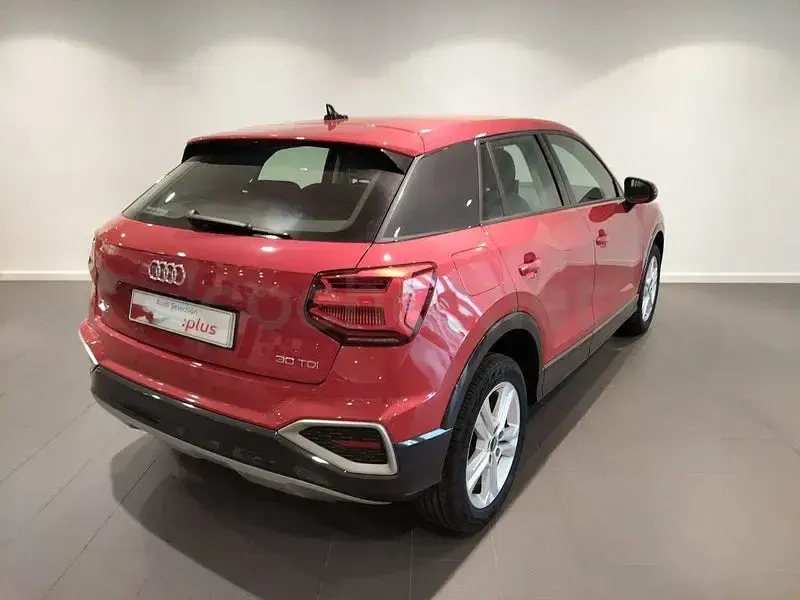 Usado Audi Q2 Advanced Plus 116 CV (85 kW) 2022 Rojo SUV