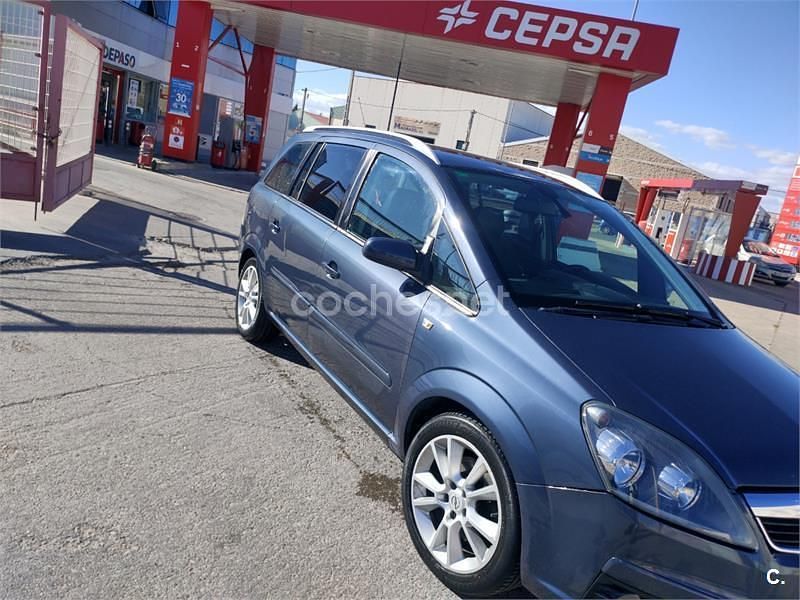 Usado Opel Zafira Cosmo 120 CV (88 kW) 2006 Azul Monovolumen
