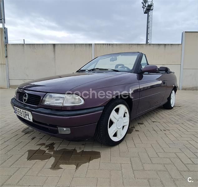 Usado Opel Astra Cabriolet 115 CV (84 kW) 1995 Violeta / lila Descapotable