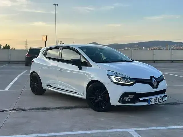 Usado Renault Clio IV R.S. 200 CV (147 kW) 2018 Blanco Berlina