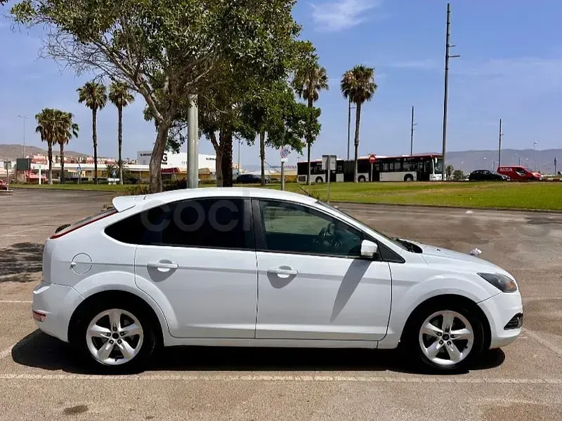 Usado Ford Focus Trend 90 CV (66 kW) 2009 Blanco Berlina