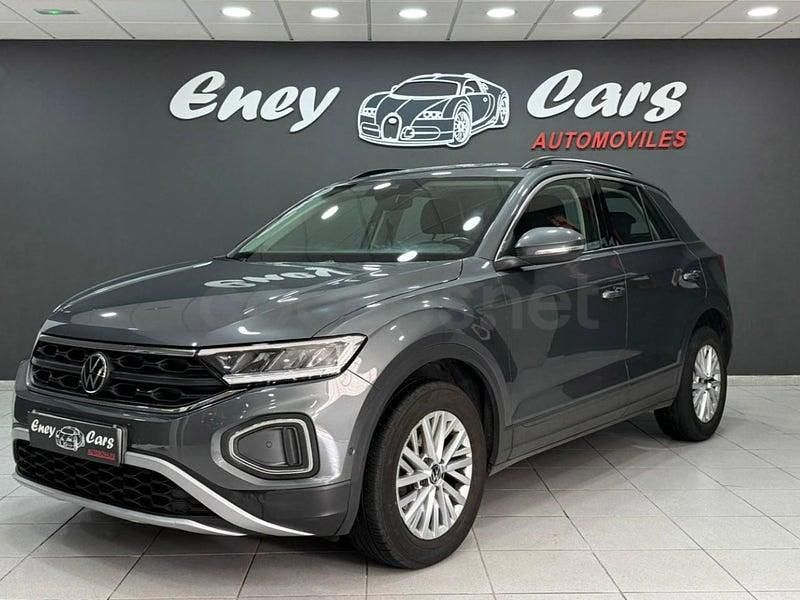 Usado VW T-Roc 110 CV (80 kW) 2023 Gris / plata SUV