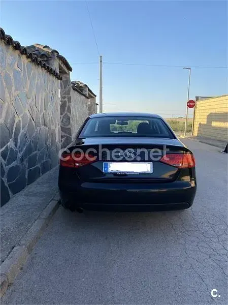 Usado Audi A4 Premium 120 CV (88 kW) 2012 Negro Familiar