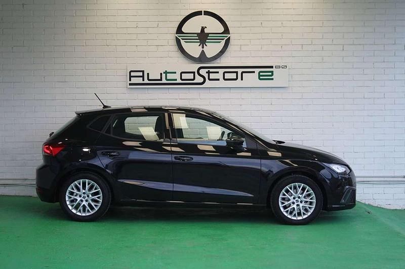 Usado Seat Ibiza FR 116 CV (85 kW) 2024 Negro Utilitario