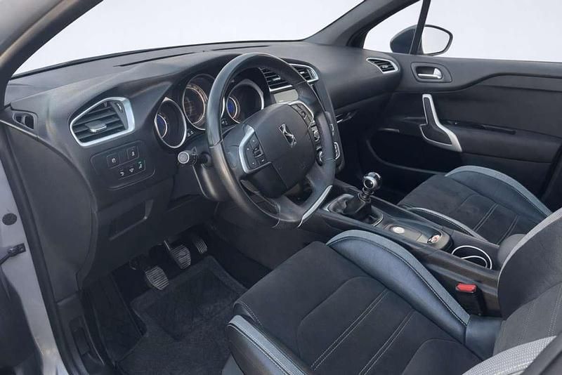 Usado DS Automobiles DS4 Crossback Style 120 CV (88 kW) 2018 Plateado SUV