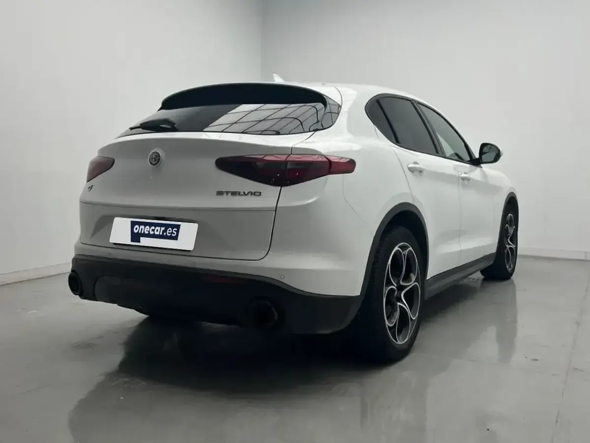 Usado Alfa Romeo Stelvio Sprint 190 CV (139 kW) 2022 Blanco SUV