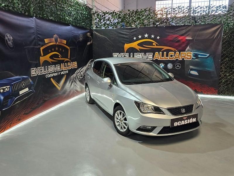 Usado Seat Ibiza Reference 85 CV (62 kW) 2013 Gris / plata Berlina
