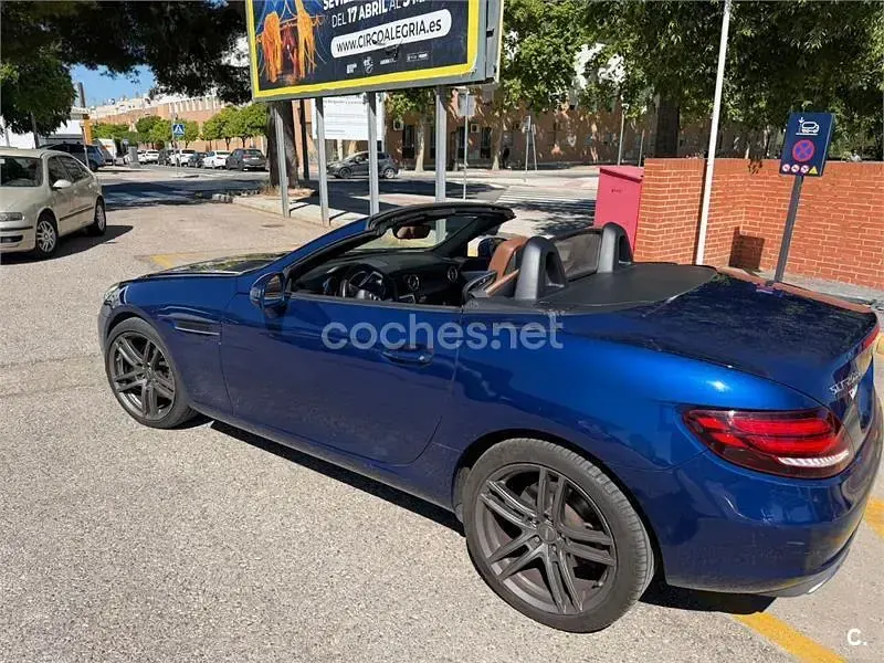 Usado Mercedes SLC250 204 CV (150 kW) 2017 Azul Descapotable