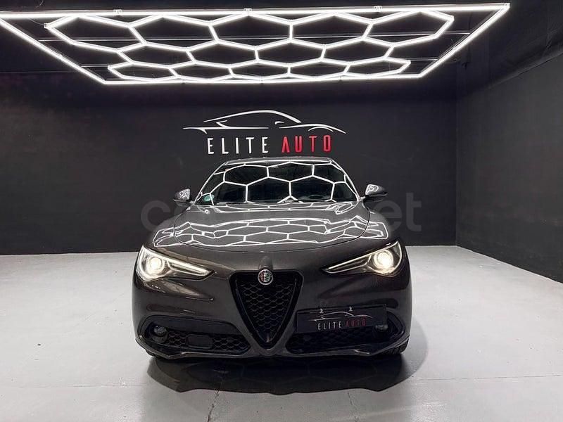 Usado Alfa Romeo Stelvio Ti 210 CV (154 kW) 2021 Gris / plata SUV