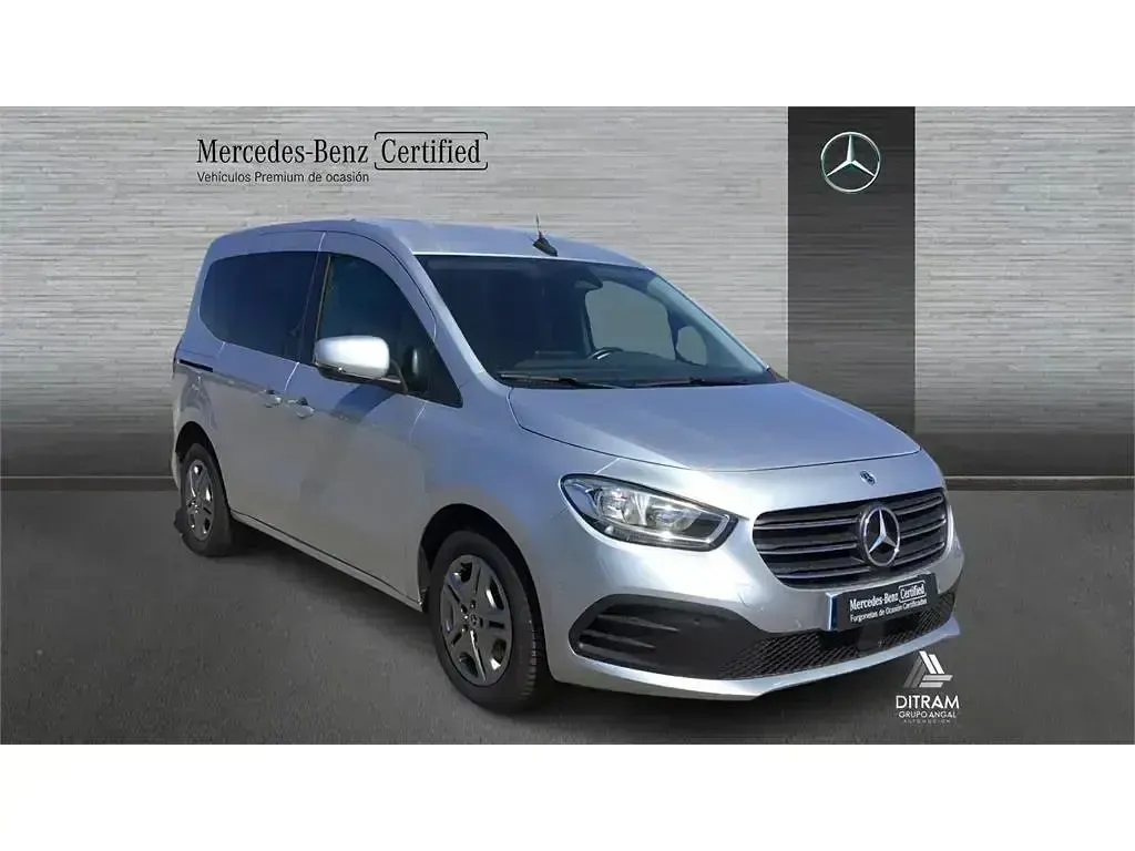 Usado Mercedes T180 116 CV (85 kW) 2023 Gris Monovolumen