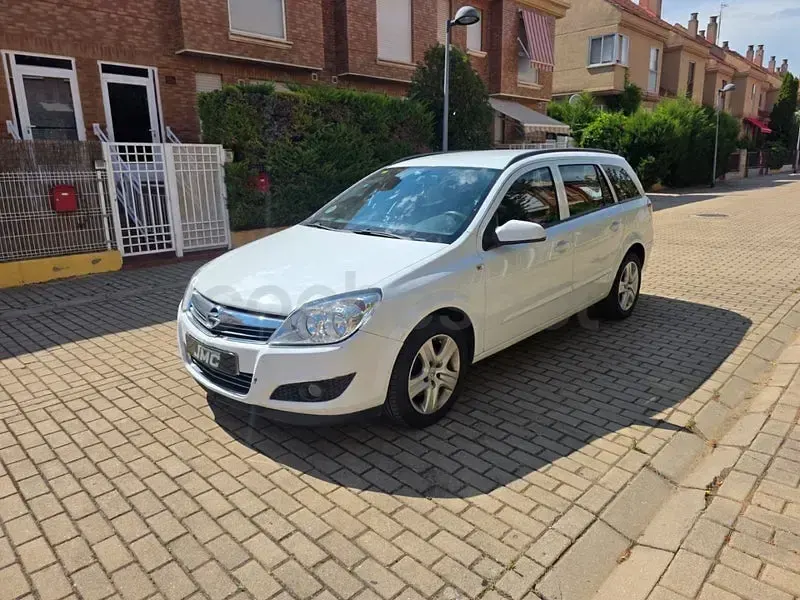 Usado Opel Astra Energy 100 CV (73 kW) 2008 Blanco Familiar