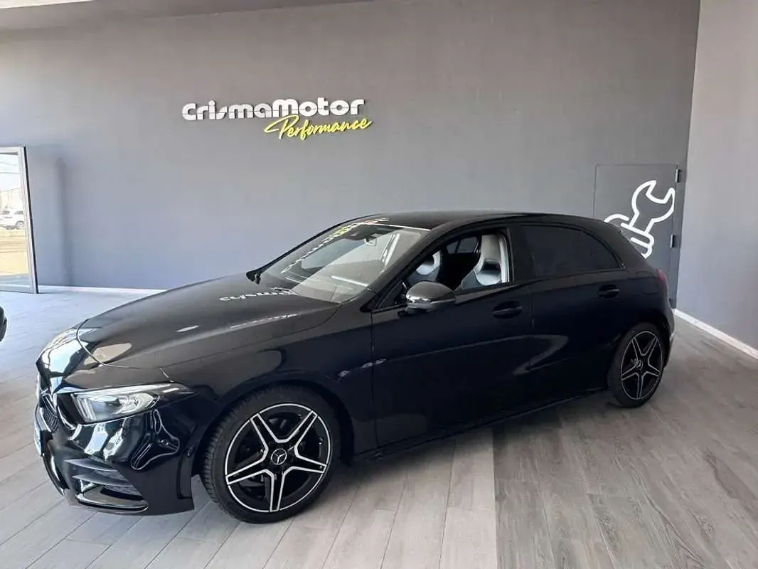 Usado Mercedes A200 163 CV (119 kW) 2018 Negro Utilitario