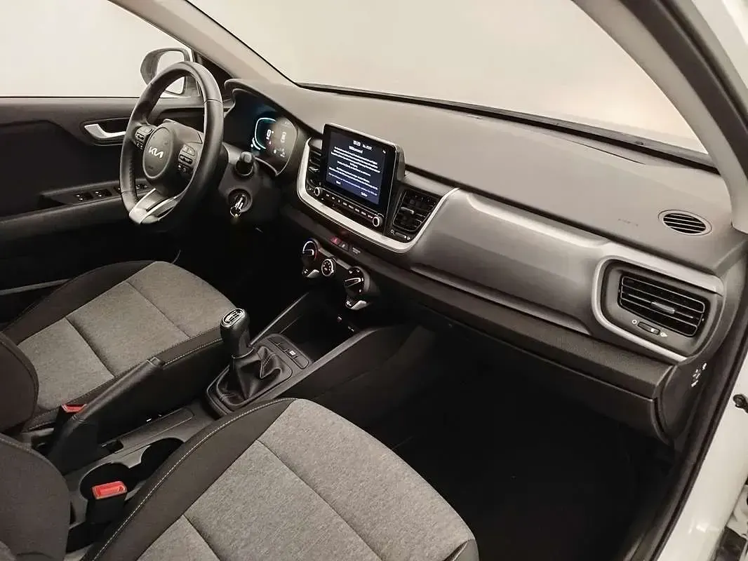 Usado Kia Stonic 101 CV (74 kW) 2025 Blanco SUV