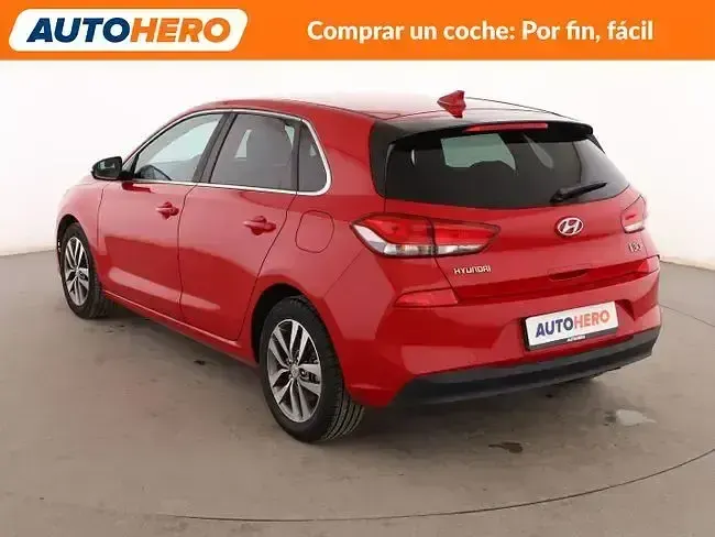 Usado Hyundai i30 120 CV (88 kW) 2019 Rojo Berlina