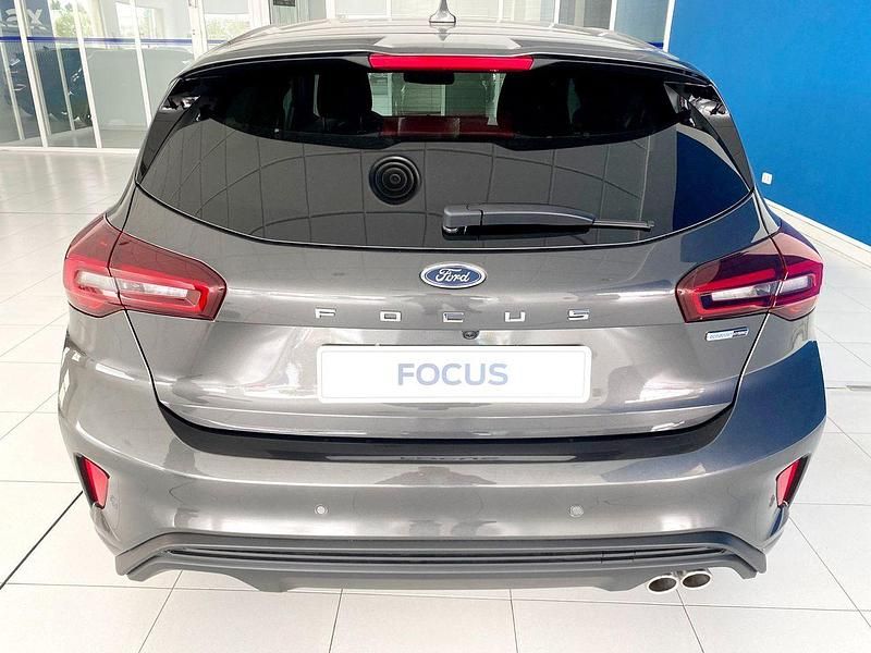 Usado Ford Focus ST-Line 125 CV (91 kW) 2023 Gris Utilitario