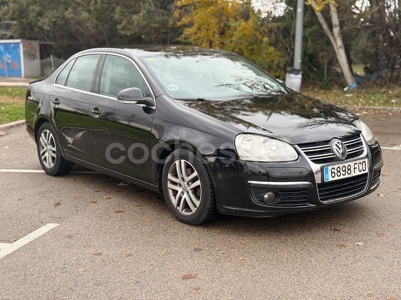 Gris / plata Usado 2006 VW Jetta Trendline Berlina | 2990 € (Precio justo) - Imagen 1/4