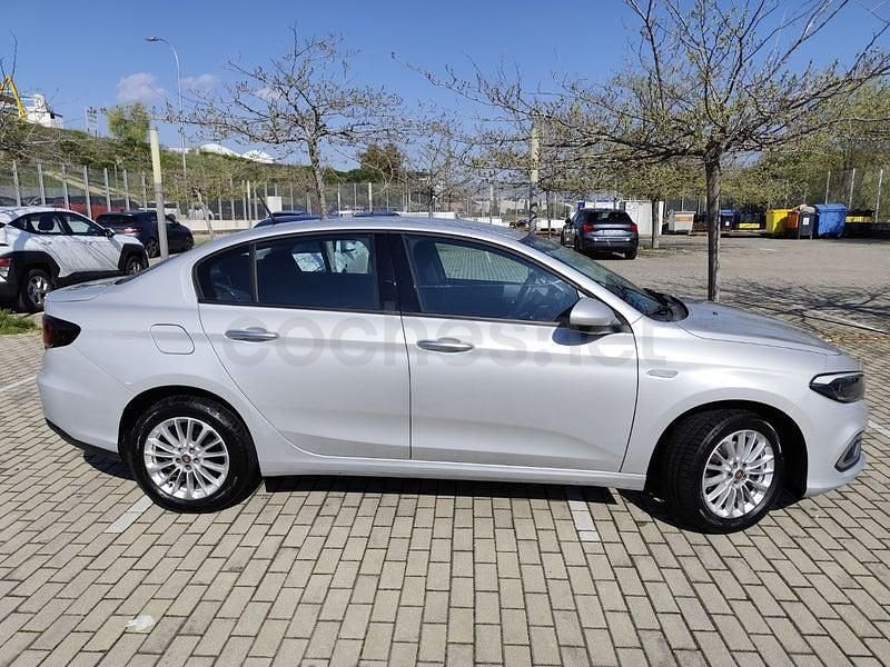 Usado Fiat Tipo Life 101 CV (74 kW) 2021 Gris / plata Berlina