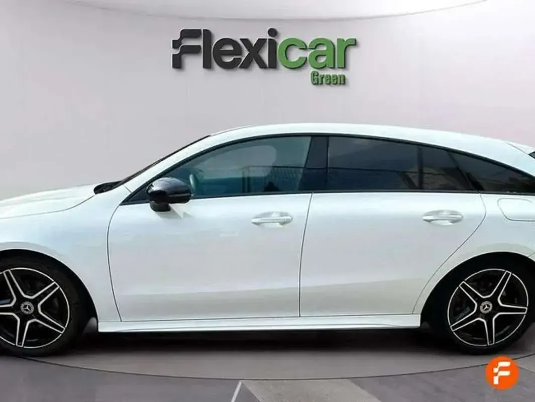Usado Mercedes CLA180 Shooting Brake 136 CV (100 kW) 2020 Blanco Familiar