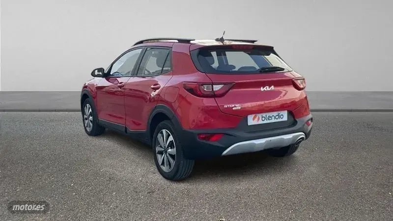 Usado Kia Stonic 100 CV (73 kW) 2024 Rojo SUV