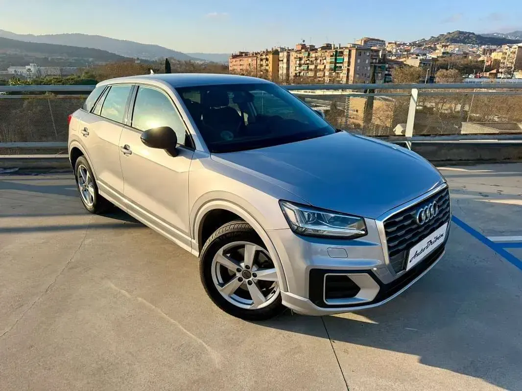 Usado Audi Q2 Sport 116 HP (85 kW) 2018 Prateado SUV