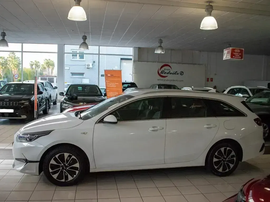 Usado Kia Ceed 100 CV (73 kW) 2025 Otro Utilitario
