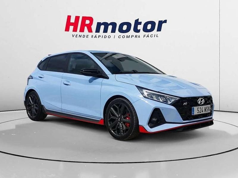 Azul Usado 2024 Hyundai i20 Utilitario | 26.890 € (Un poco caro) - Imagen 1/4