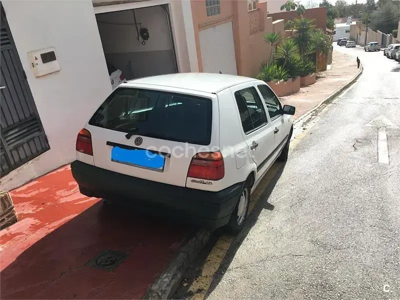 Usado VW Golf III 60 CV (44 kW) 1995 Blanco Berlina