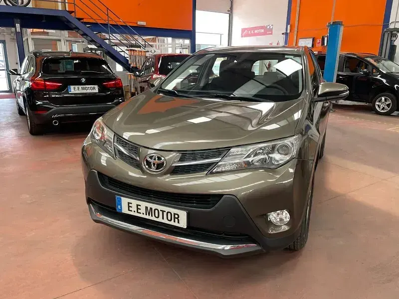 Usado Toyota RAV4 Advance 124 CV (91 kW) 2016 Beige SUV