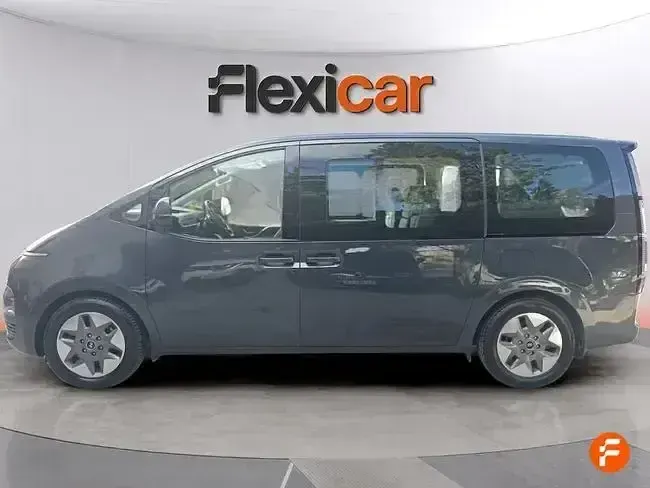 Usado Hyundai Staria 177 CV (130 kW) 2023 Gris Monovolumen