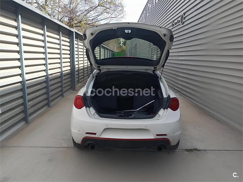 Usado Alfa Romeo Giulietta Distinctive 140 CV (102 kW) 2013 Blanco Utilitario