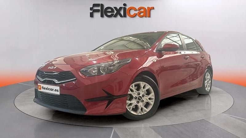 Usado Kia Ceed 120 CV (88 kW) 2023 Burdeos Utilitario