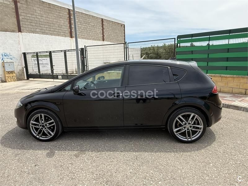 Usado Seat Leon Sport 140 CV (102 kW) 2008 Negro Utilitario