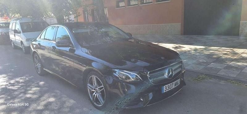 Usado Mercedes E220 194 CV (142 kW) 2017 Negro Berlina