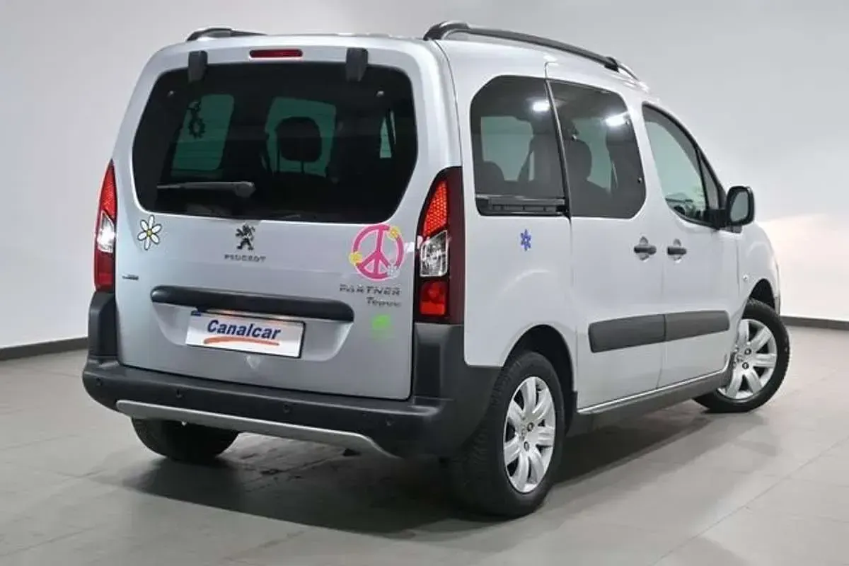 Usado Peugeot TePee Outdoor 99 CV (72 kW) 2016 Gris Van