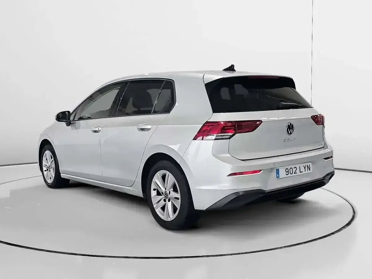 Usado VW Golf VIII Life 110 CV (80 kW) 2022 Gris Berlina