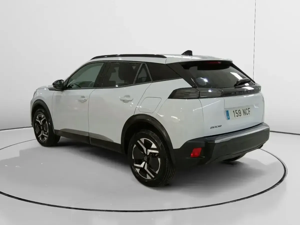 Usado Peugeot 2008 Allure 101 CV (74 kW) 2025 Blanco SUV