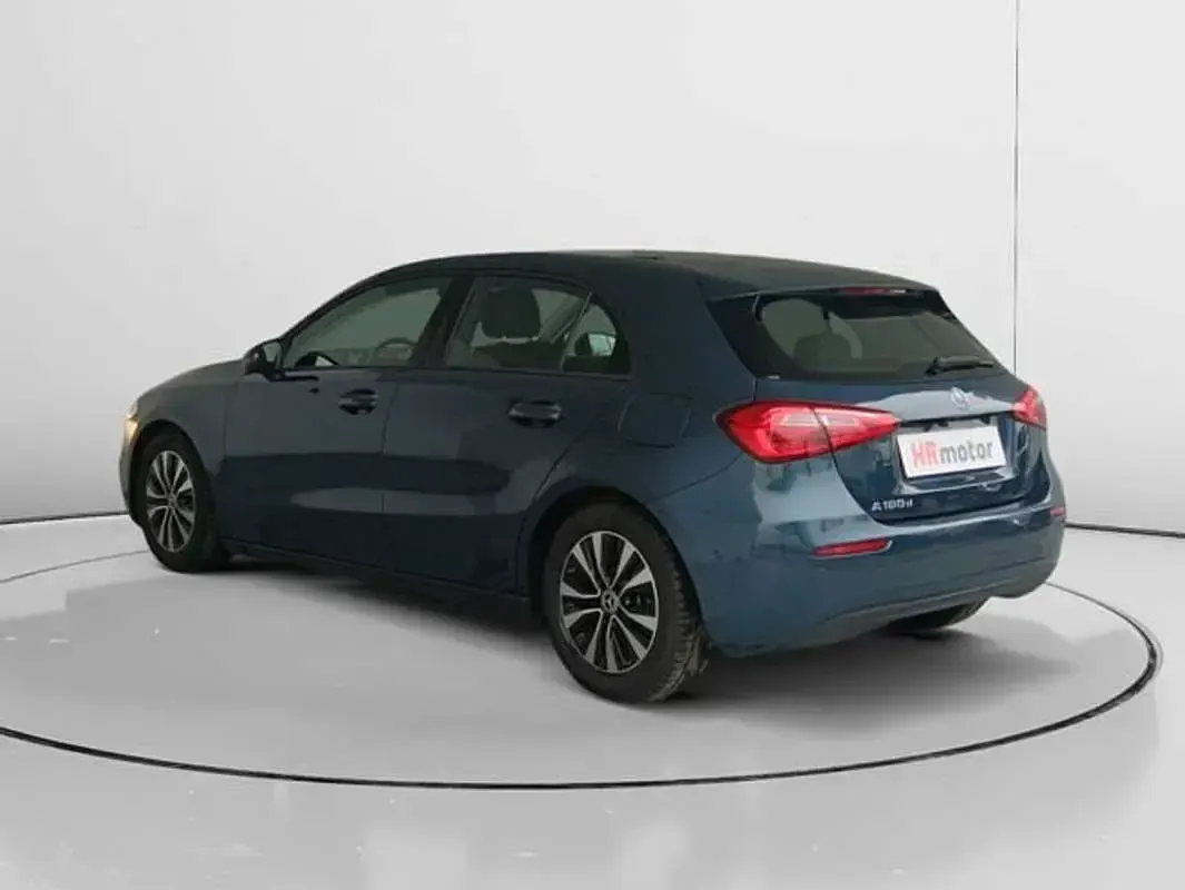 Usado Mercedes A180 116 CV (85 kW) 2022 Azul Utilitario