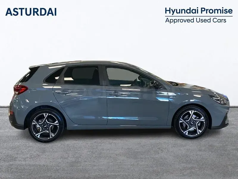 Usado Hyundai i30 N Line 120 CV (88 kW) 2022 Gris / plata Berlina