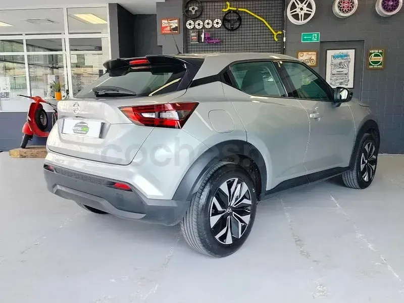 Usado Nissan Juke Acenta 114 CV (83 kW) 2022 Gris / plata SUV