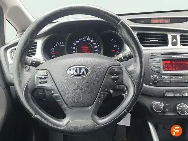 Usado Kia Ceed 100 CV (73 kW) 2014 Rojo Utilitario