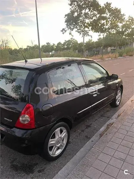 Usado Renault Clio II Authentique 65 CV (47 kW) 2006 Negro Berlina