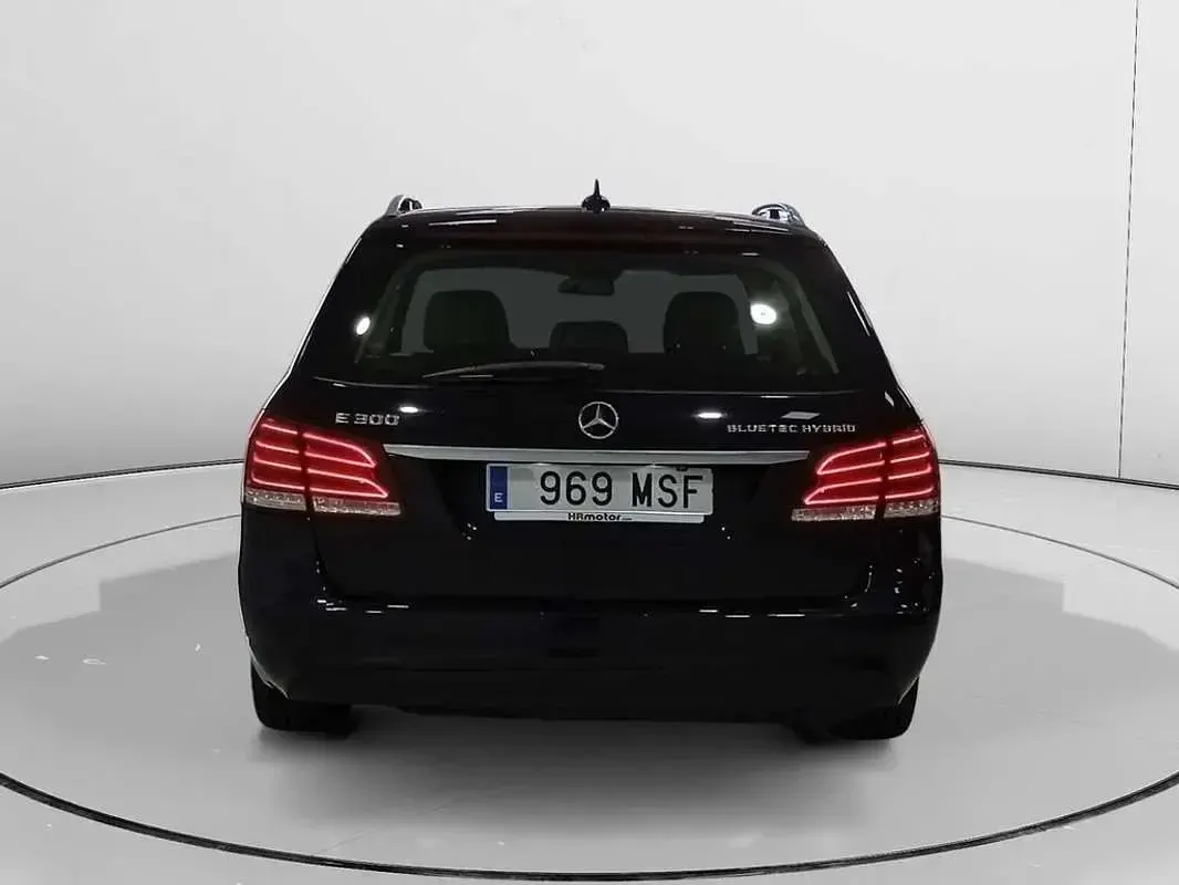 Usado Mercedes E300 231 CV (169 kW) 2015 Negro Familiar