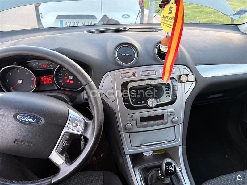 Usado Ford Mondeo Trend 140 CV (102 kW) 2012 Gris / plata Berlina