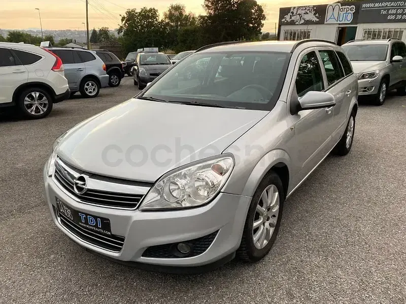 Usado Opel Astra Cosmo 120 CV (88 kW) 2008 Gris / plata Familiar